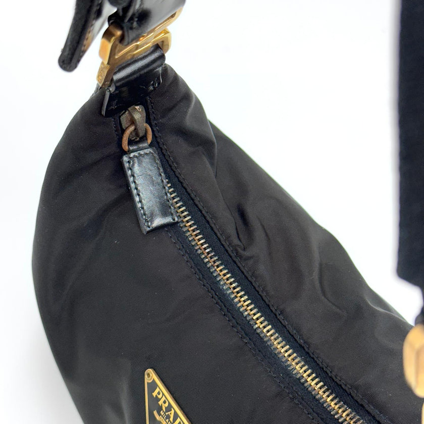 Prada Borsa a spalla Hobo in nylon nero