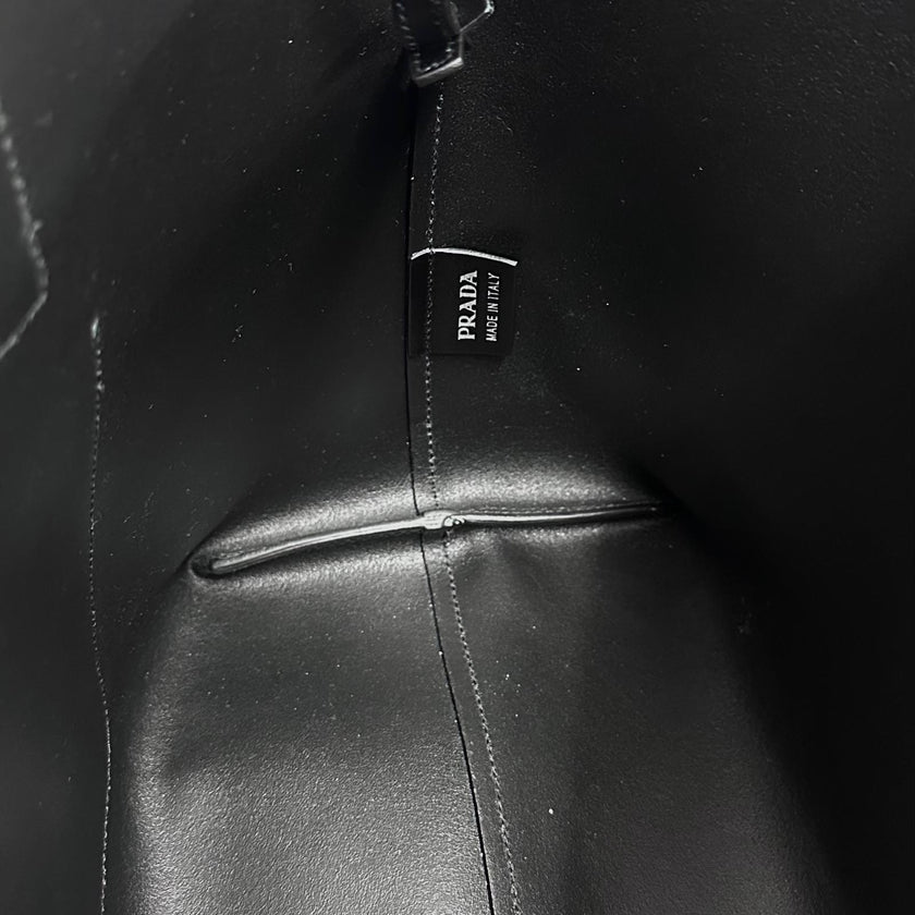 Prada Shopping Tote in Pelle Nera con Pochette Coordinata