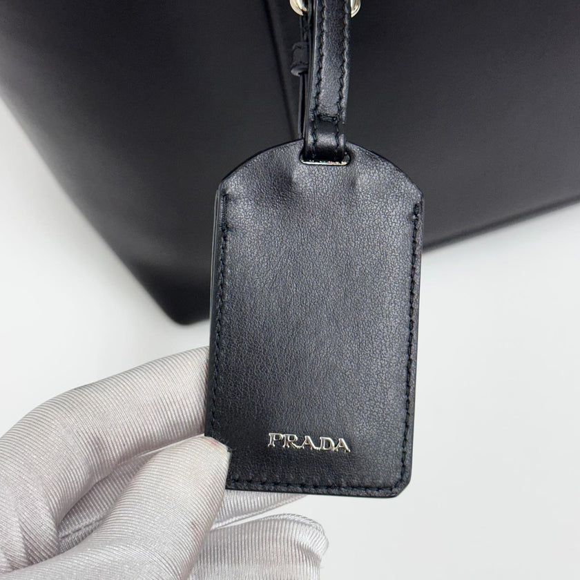 Prada Shopping Tote in Pelle Nera con Pochette Coordinata