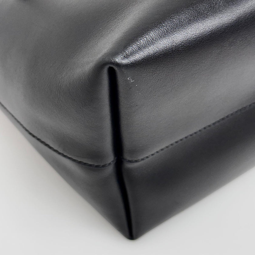 Prada Shopping Tote in Pelle Nera con Pochette Coordinata