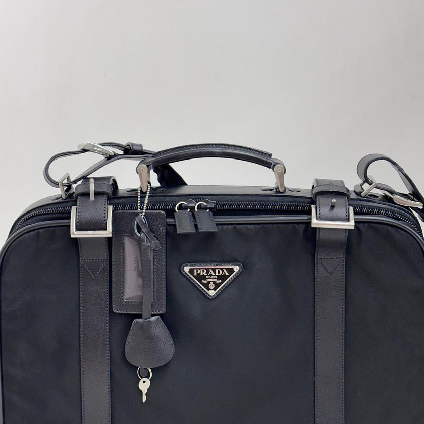 Prada Vintage Borsa da Viaggio in Nylon e Pelle Saffiano Nera