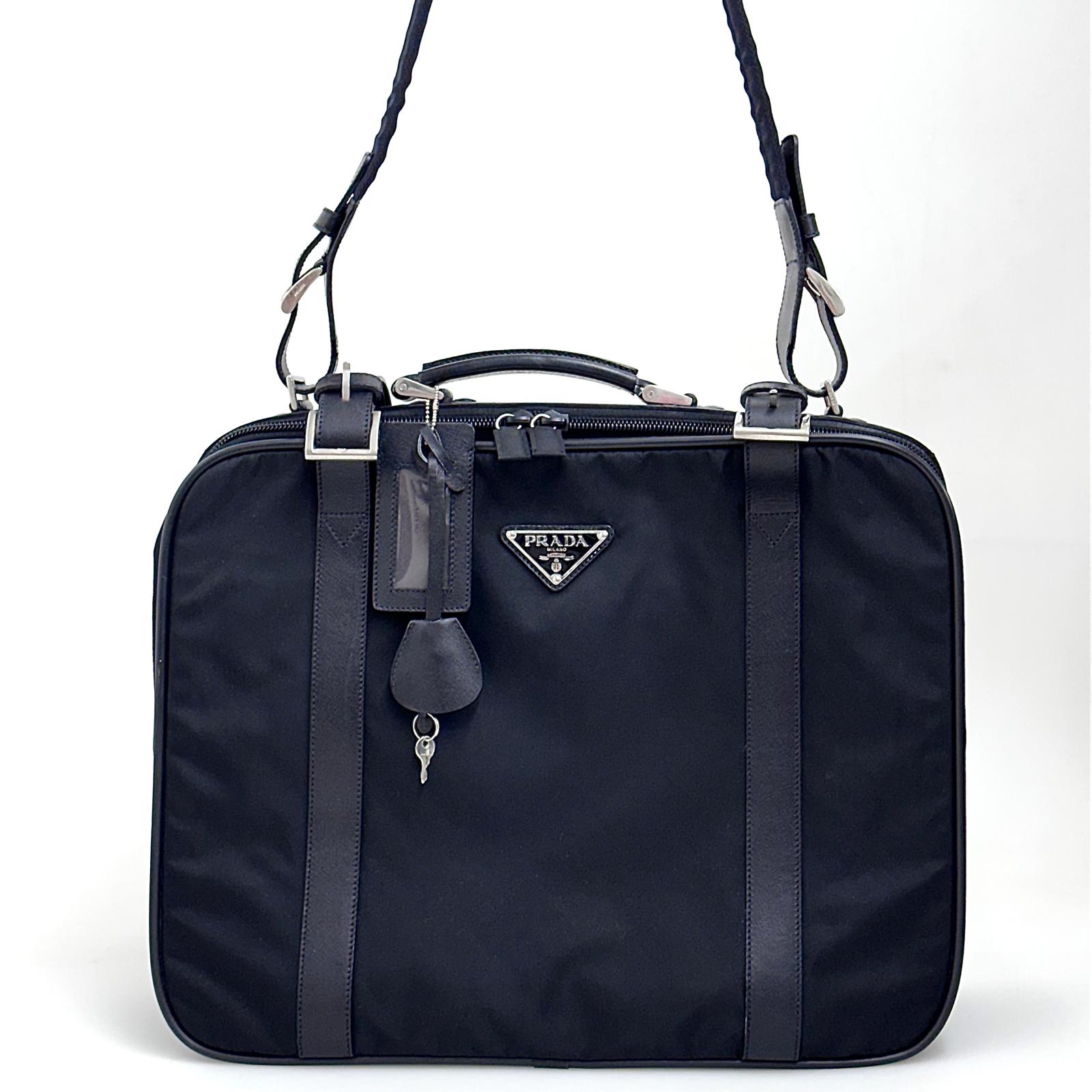 Prada Vintage Borsa da Viaggio in Nylon e Pelle Saffiano Nera