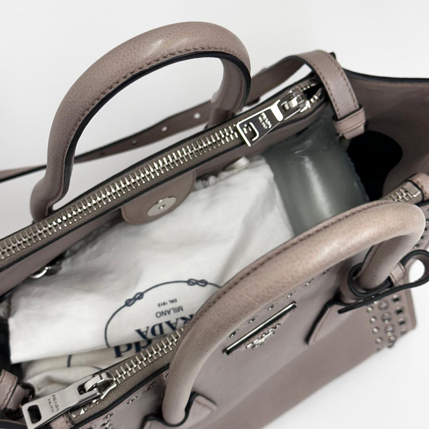 Prada borsa Twin Tote in Pelle Tortora con borchie
