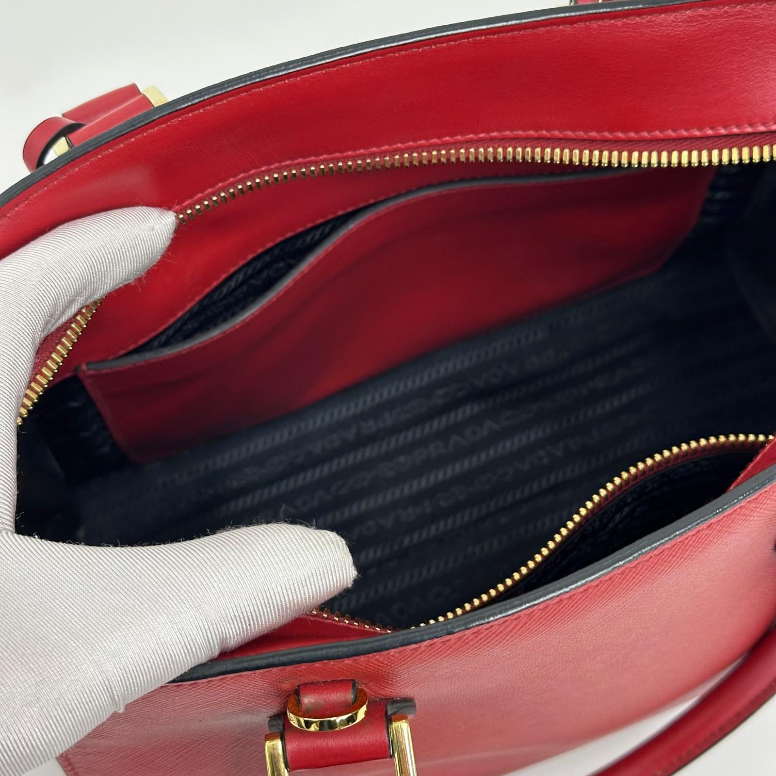 Prada borsa a mano Soft Calf Saffiano Fuoco con tracolla