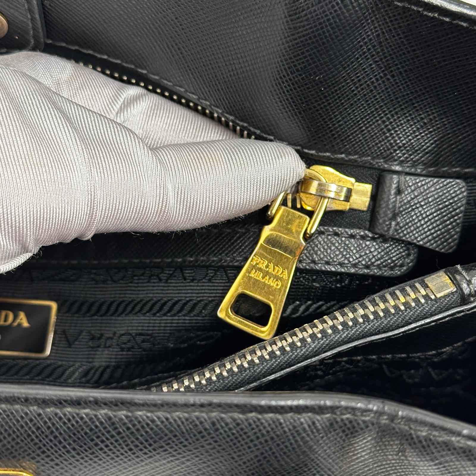 Prada borsa a mano e tracolla Galleria Large in pelle Saffiano nera