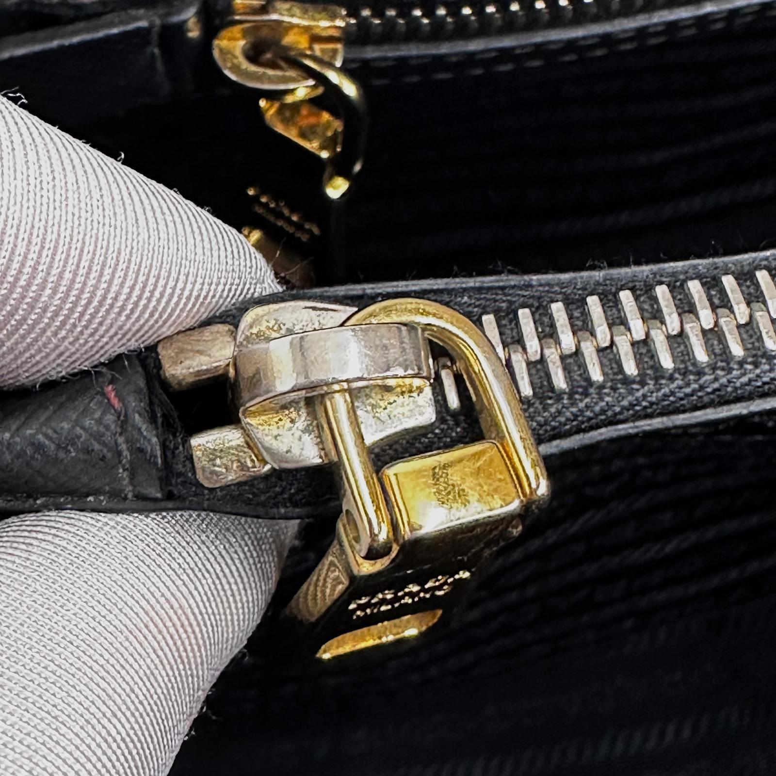 Prada borsa a mano e tracolla Galleria Large in pelle Saffiano nera