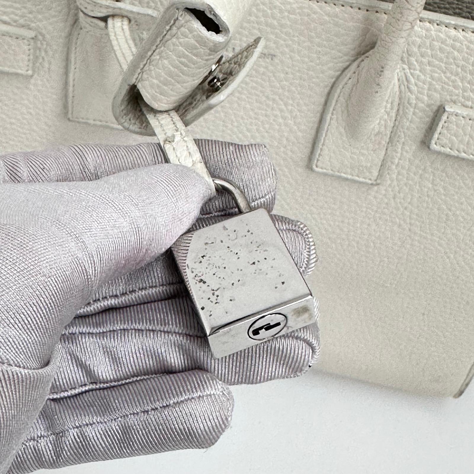 Saint Laurent Borsa Sac de Jour Baby in pelle martellata bianca