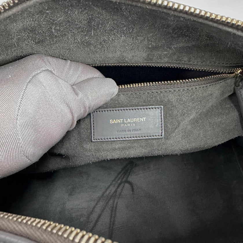 Saint Laurent Borsa modello Duffle in pelle grigia a due vie