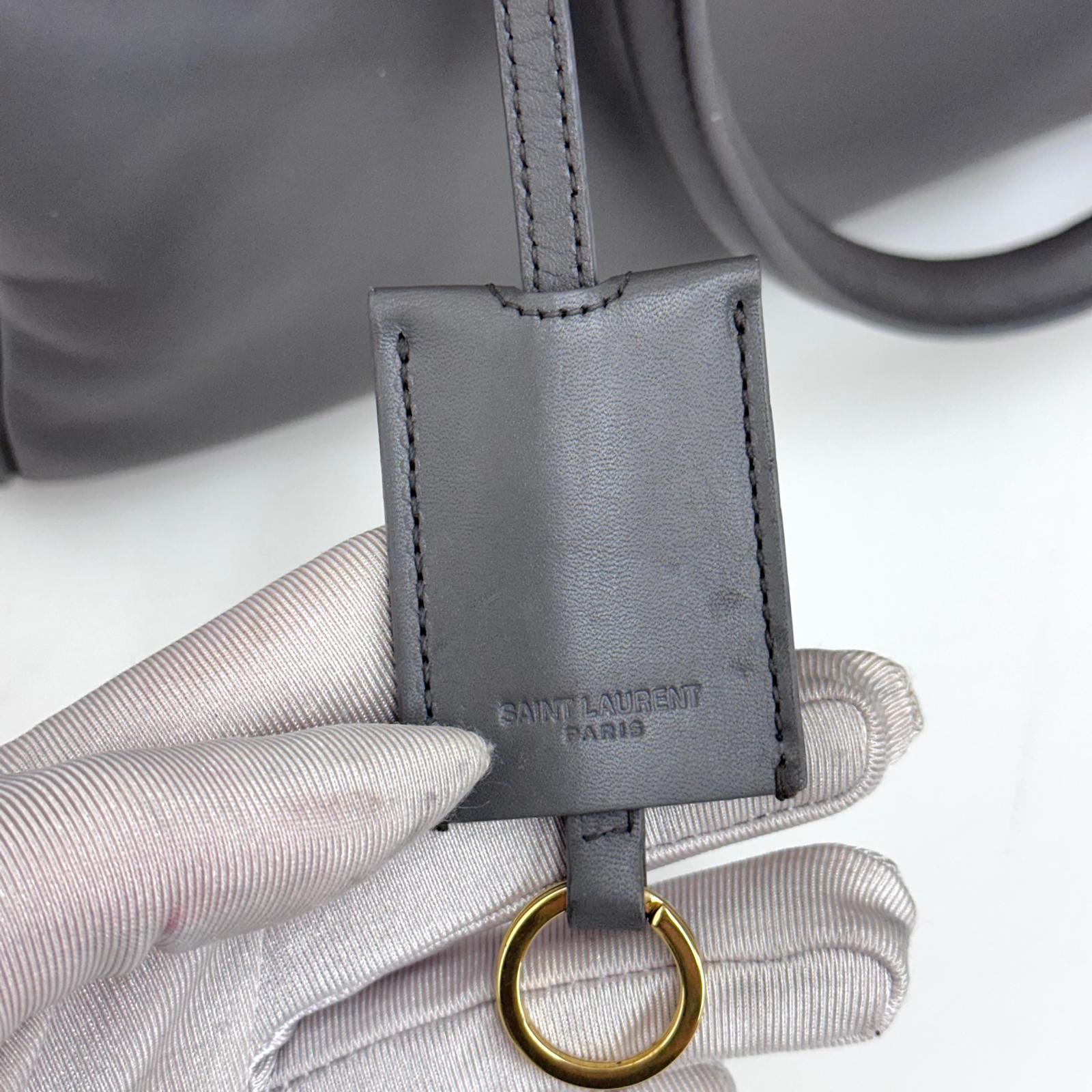 Saint Laurent Borsa modello Duffle in pelle grigia a due vie