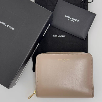 Saint Laurent Portafoglio compatto in pelle beige