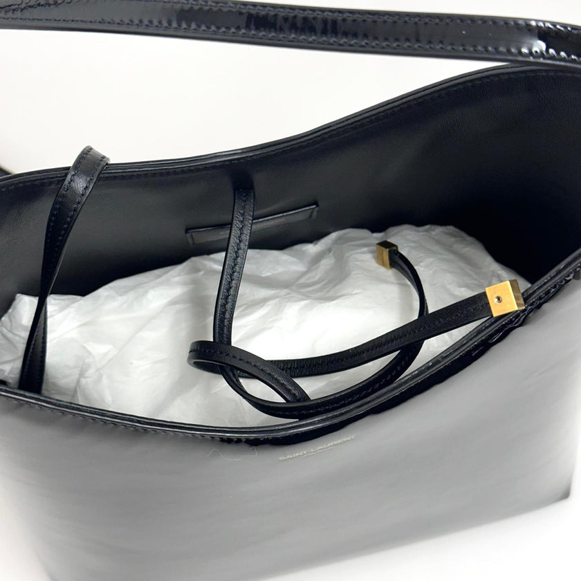 Saint Laurent Sac Hobo in pelle verniciata nera