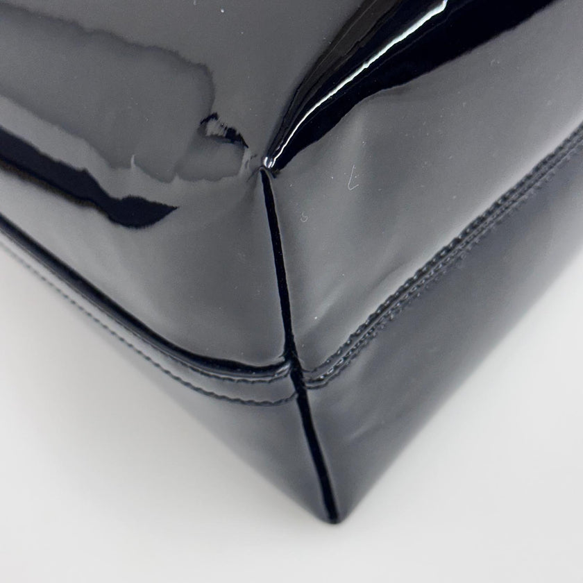Saint Laurent Sac Hobo in pelle verniciata nera