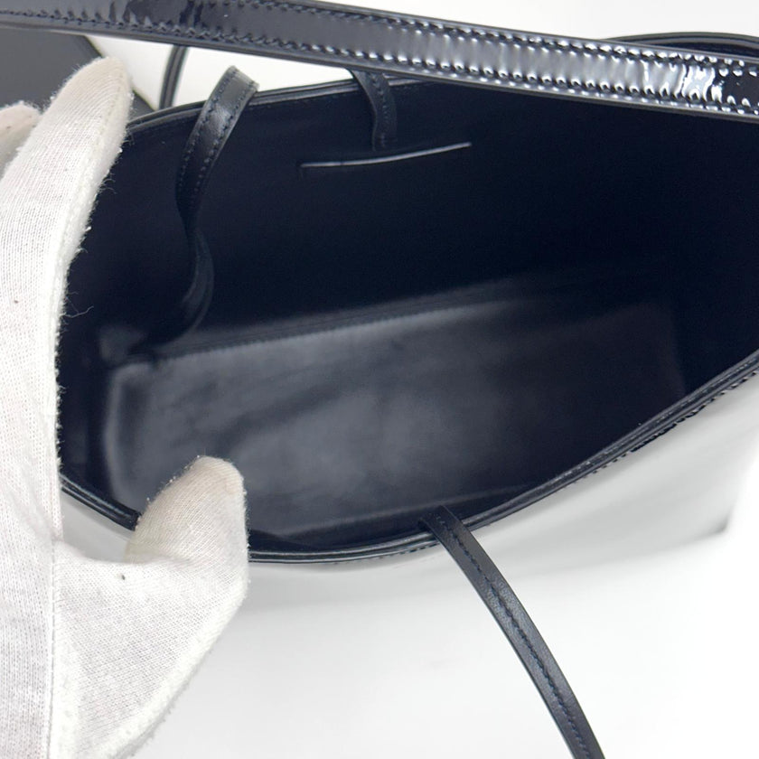 Saint Laurent Sac Hobo in pelle verniciata nera