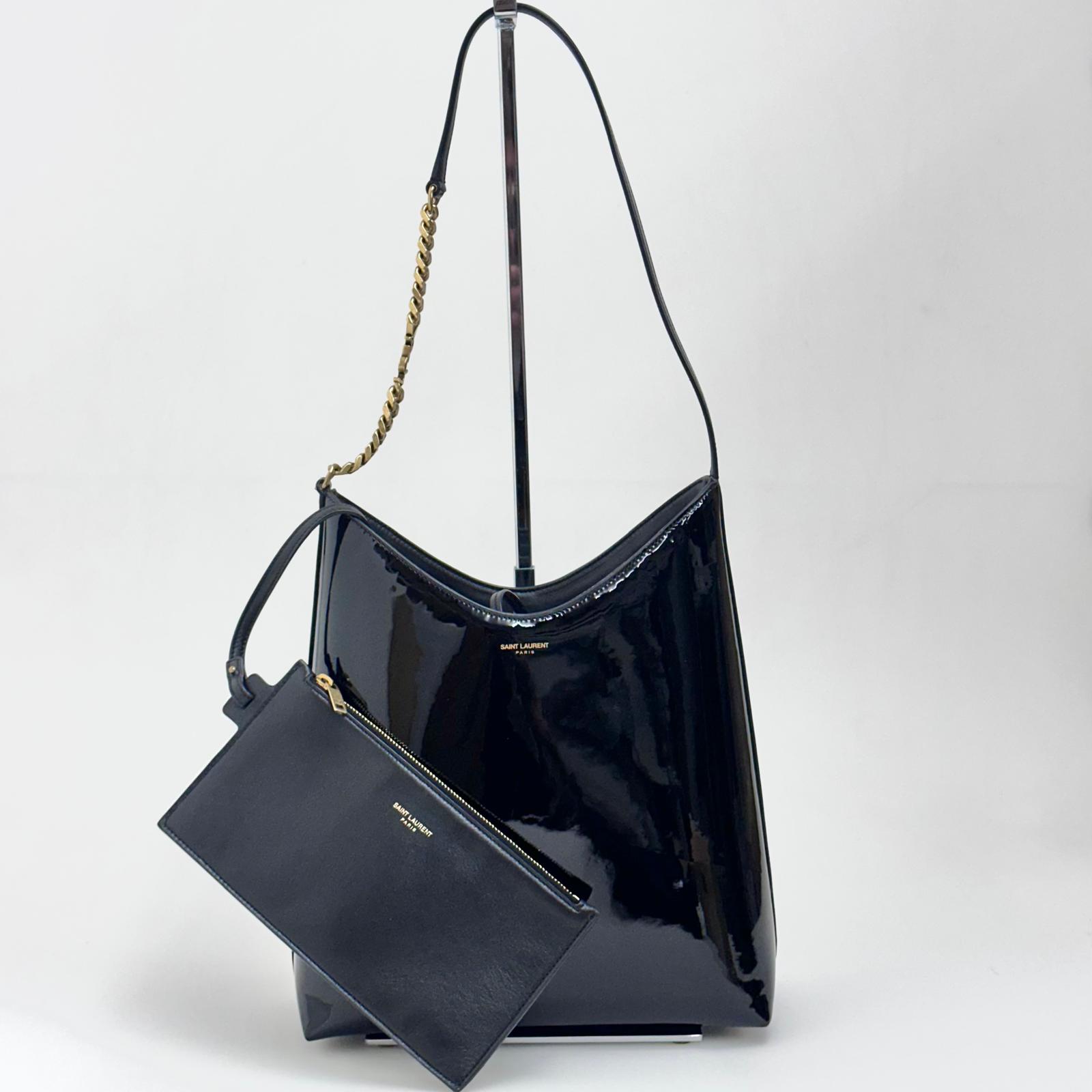 Saint Laurent Sac Hobo in pelle verniciata nera