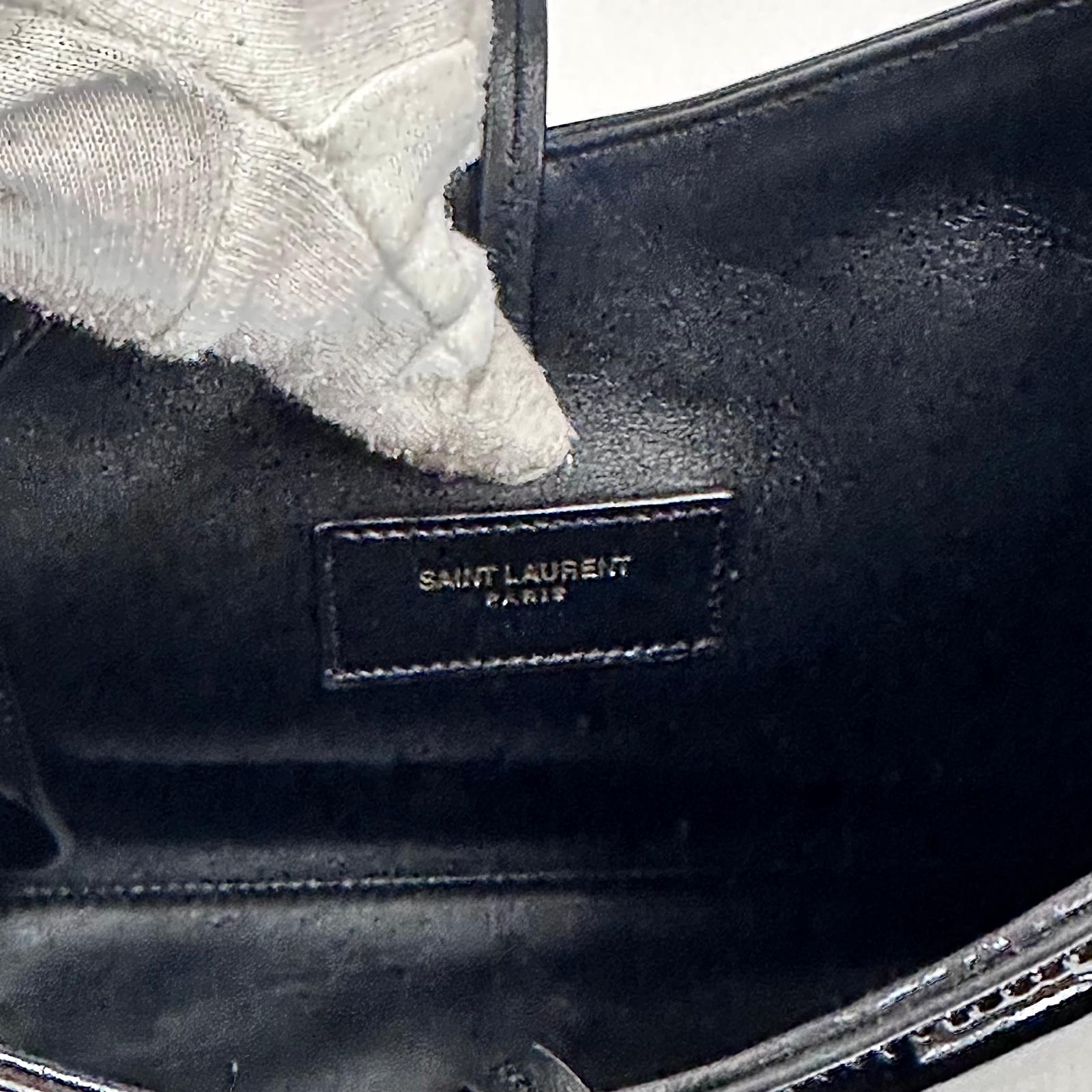 Saint Laurent Sac Hobo in pelle verniciata nera