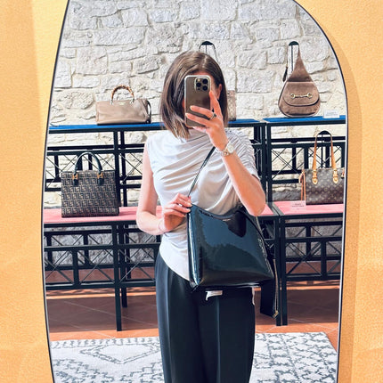 Saint Laurent Sac Hobo in pelle verniciata nera
