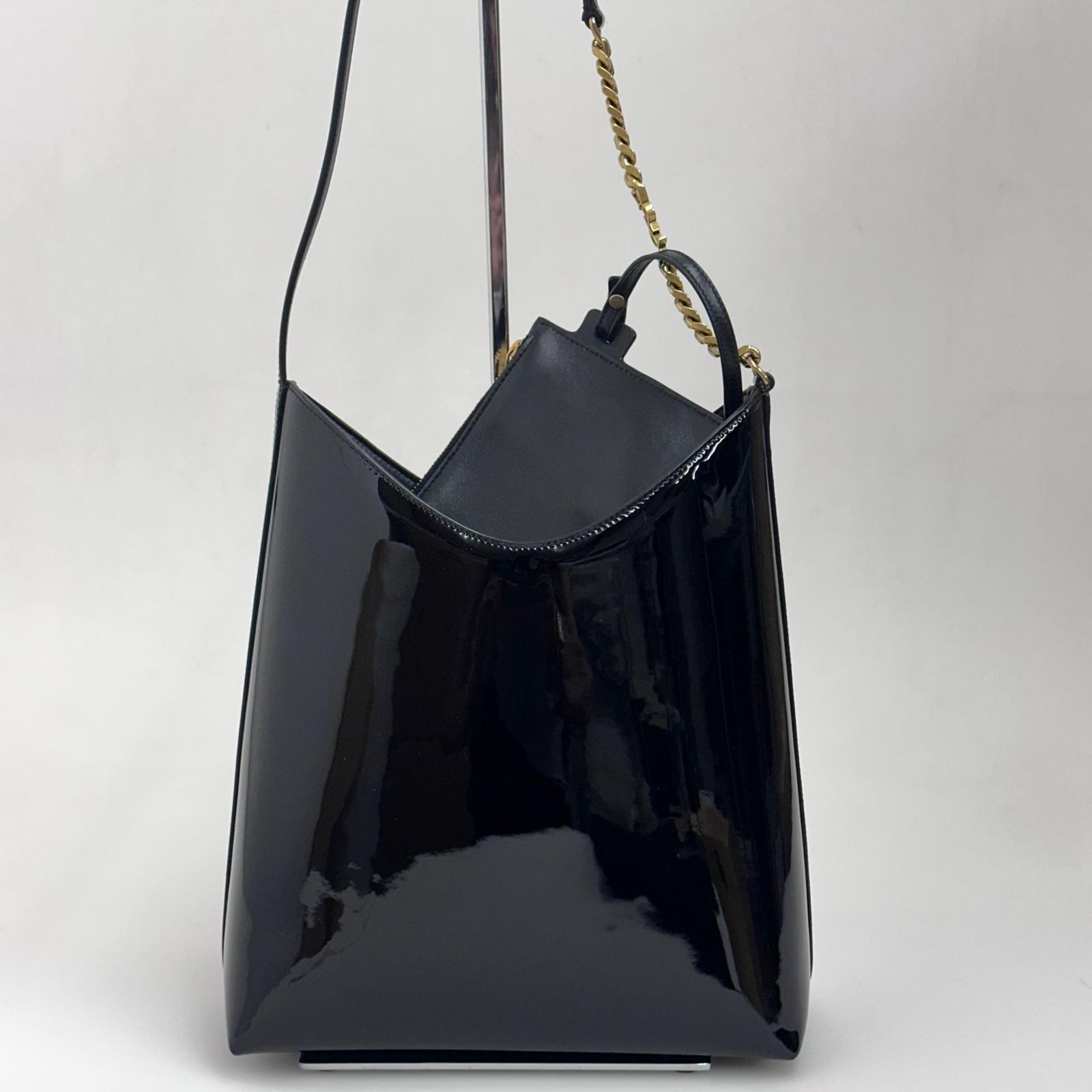 Saint Laurent Sac Hobo in pelle verniciata nera