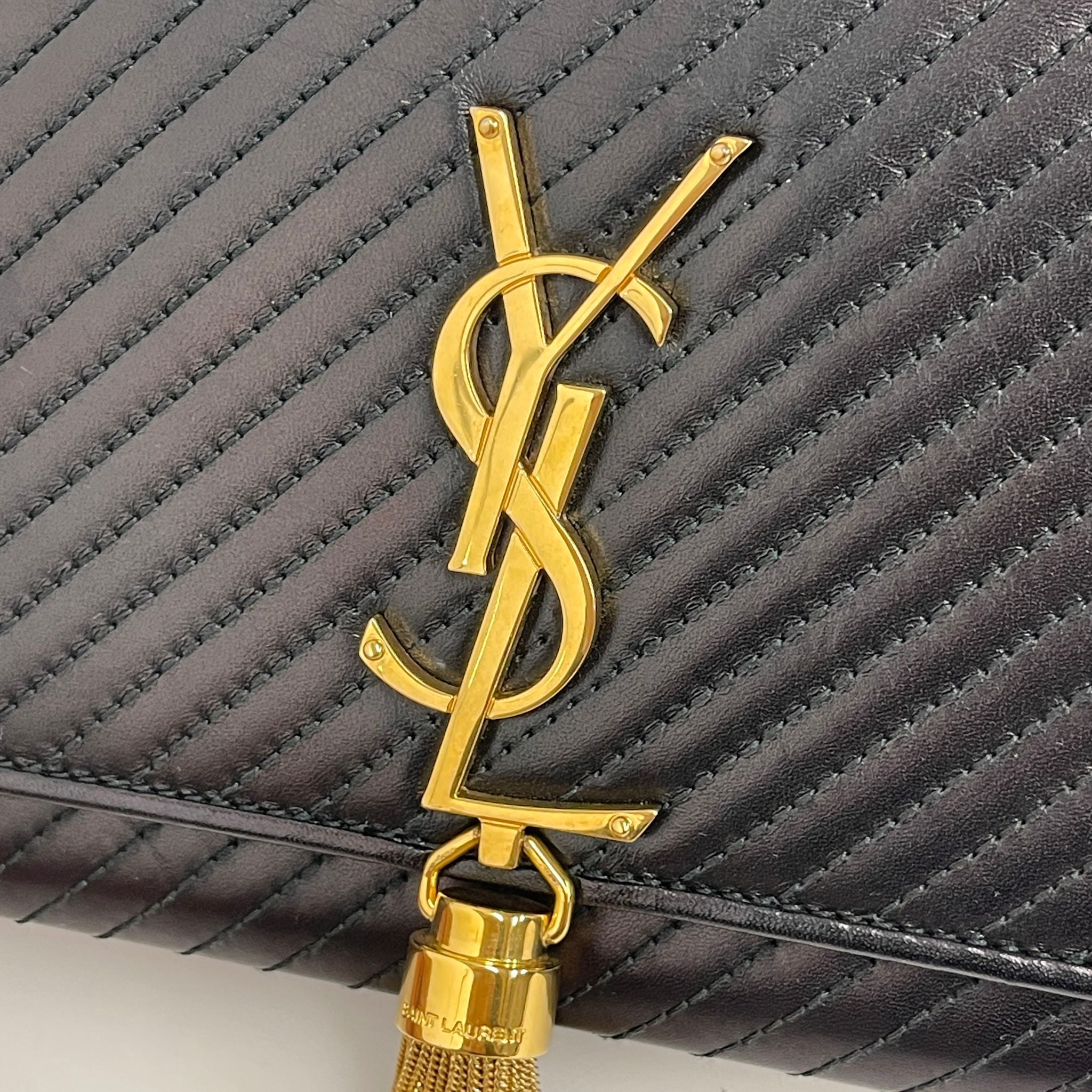 Saint Laurent borsa Pochette Kate Monogram in pelle nera con frangia