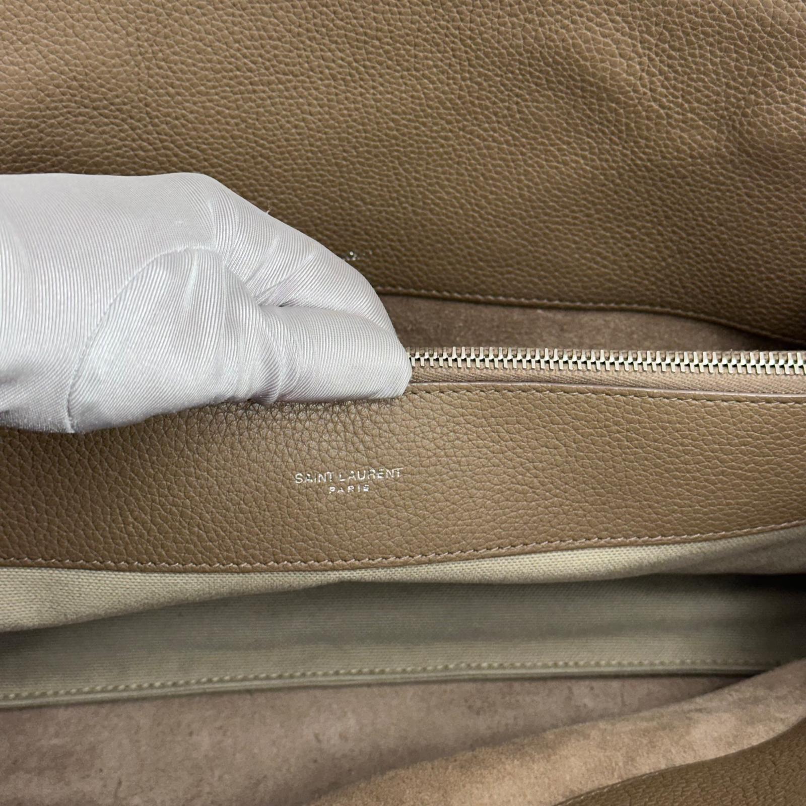 Saint Laurent borsa Sac de Jour Maxi in pelle martellata marrone