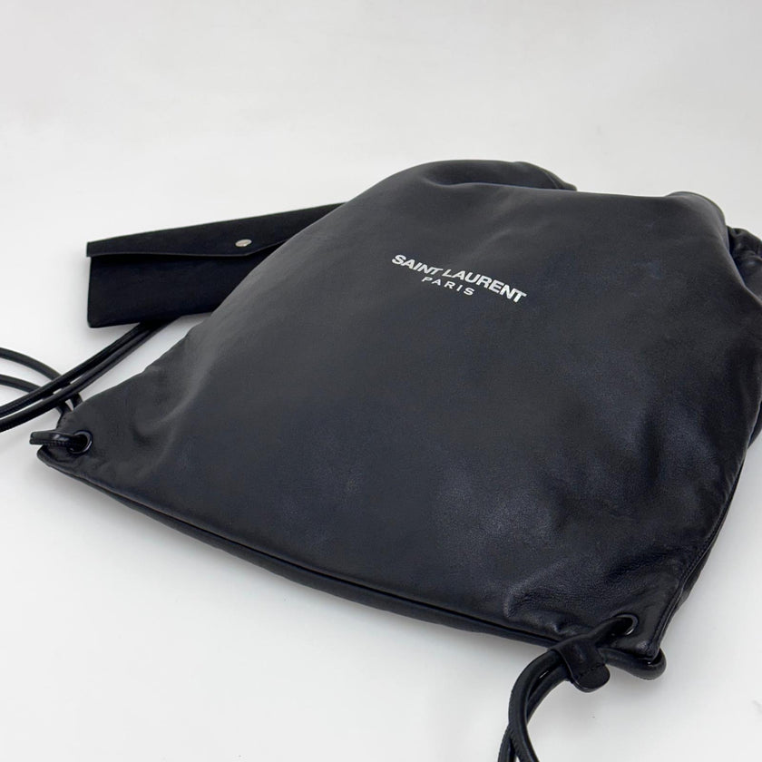 Saint Laurent borsa zaino unisex in pelle nera con pouch in camoscio