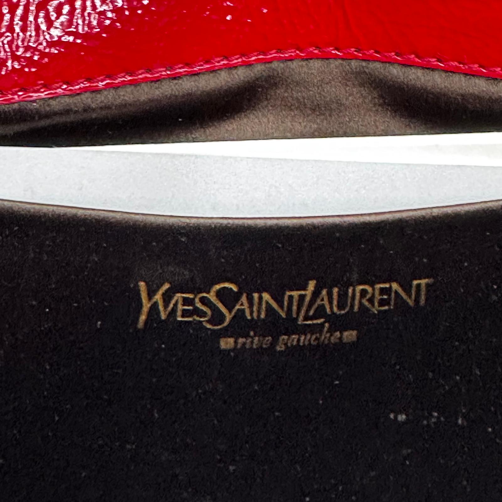 Saint Laurent pochette a mano Belle de Jour in vernice rossa