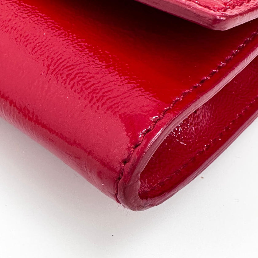 Saint Laurent pochette a mano Belle de Jour in vernice rossa