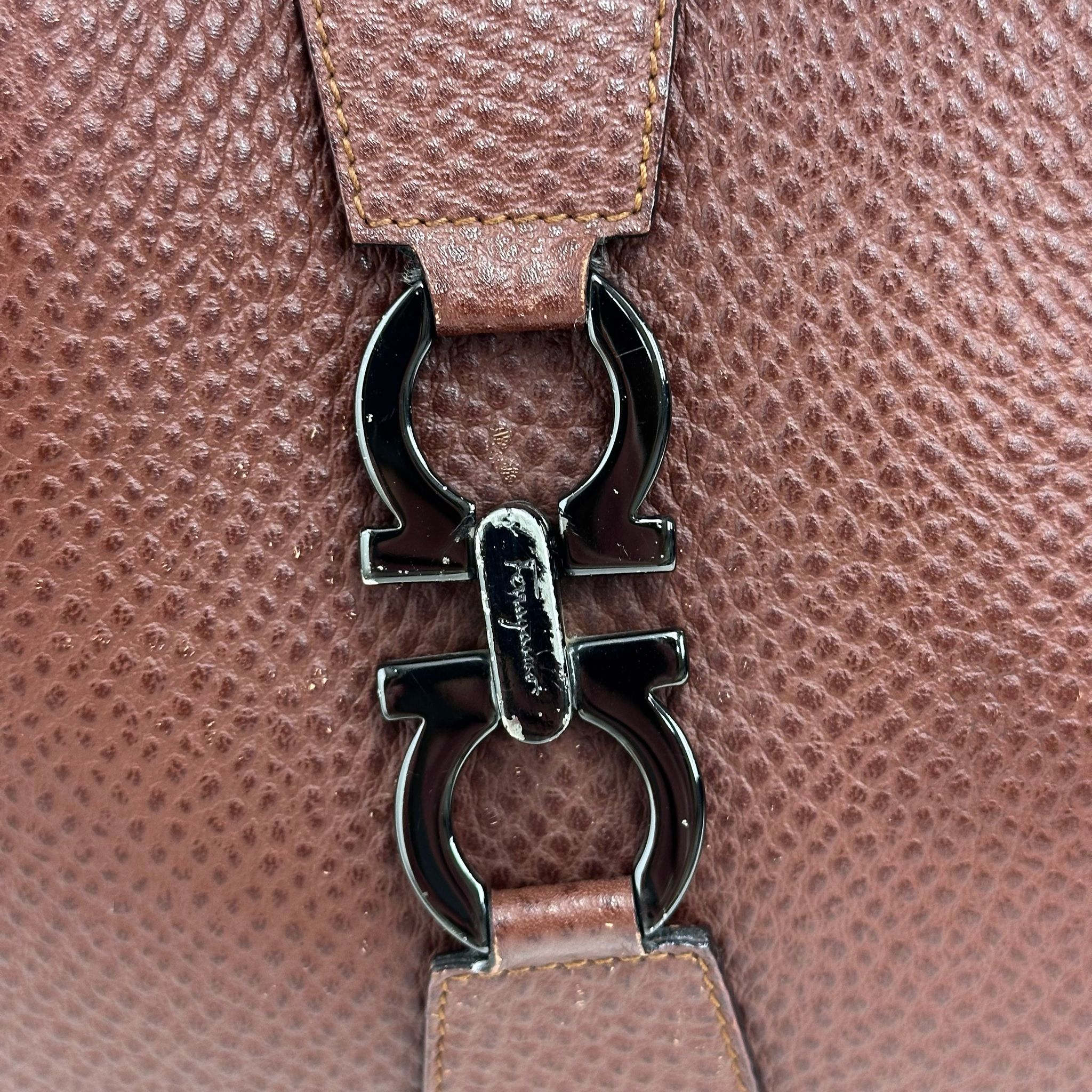 Salvatore Ferragamo Borsa a spalla Gancini Hobo Pelle Martellata Marrone
