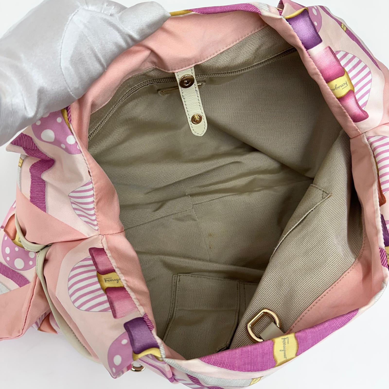 Salvatore Ferragamo Borsa a spalla shopper in seta stampa Vara rosa