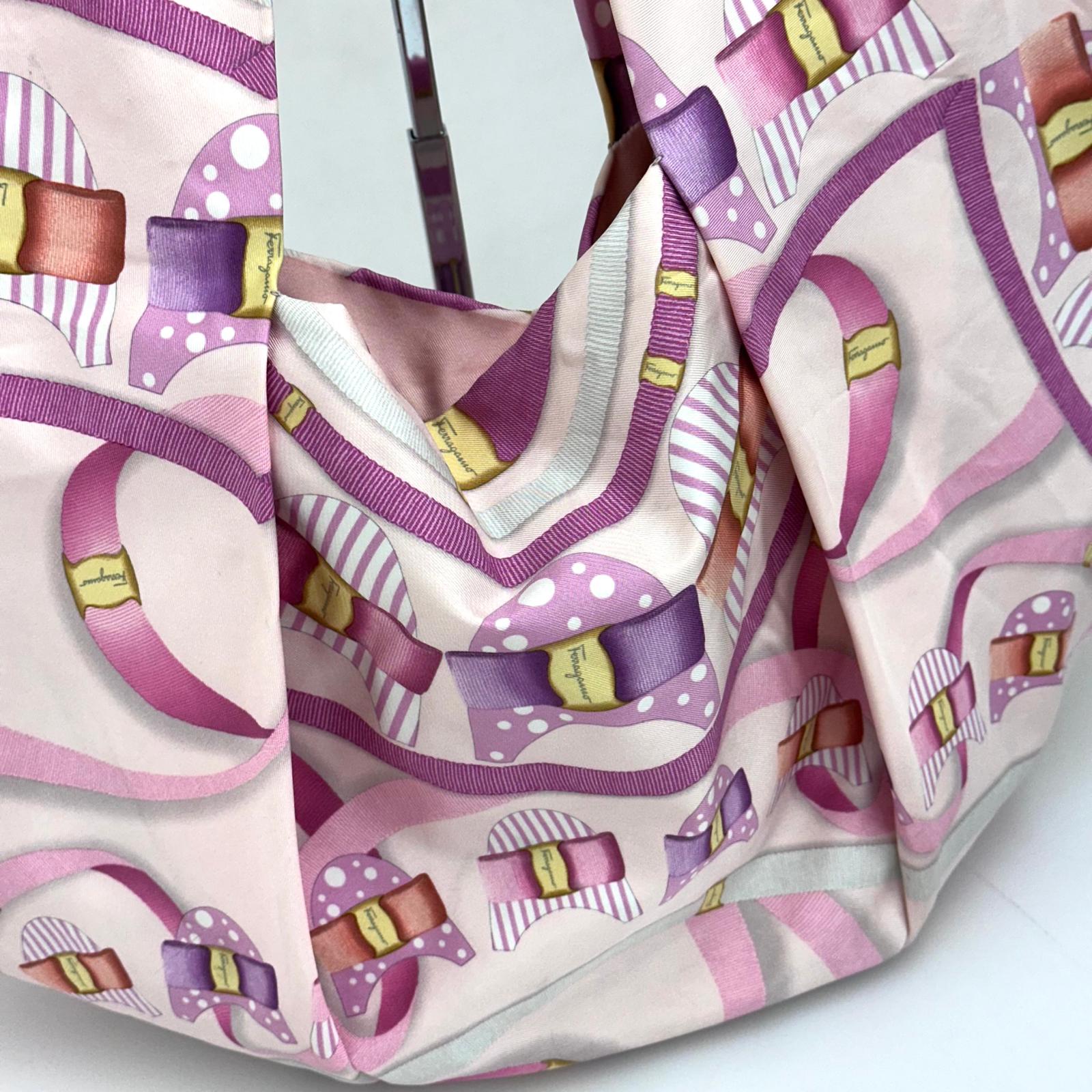 Salvatore Ferragamo Borsa a spalla shopper in seta stampa Vara rosa