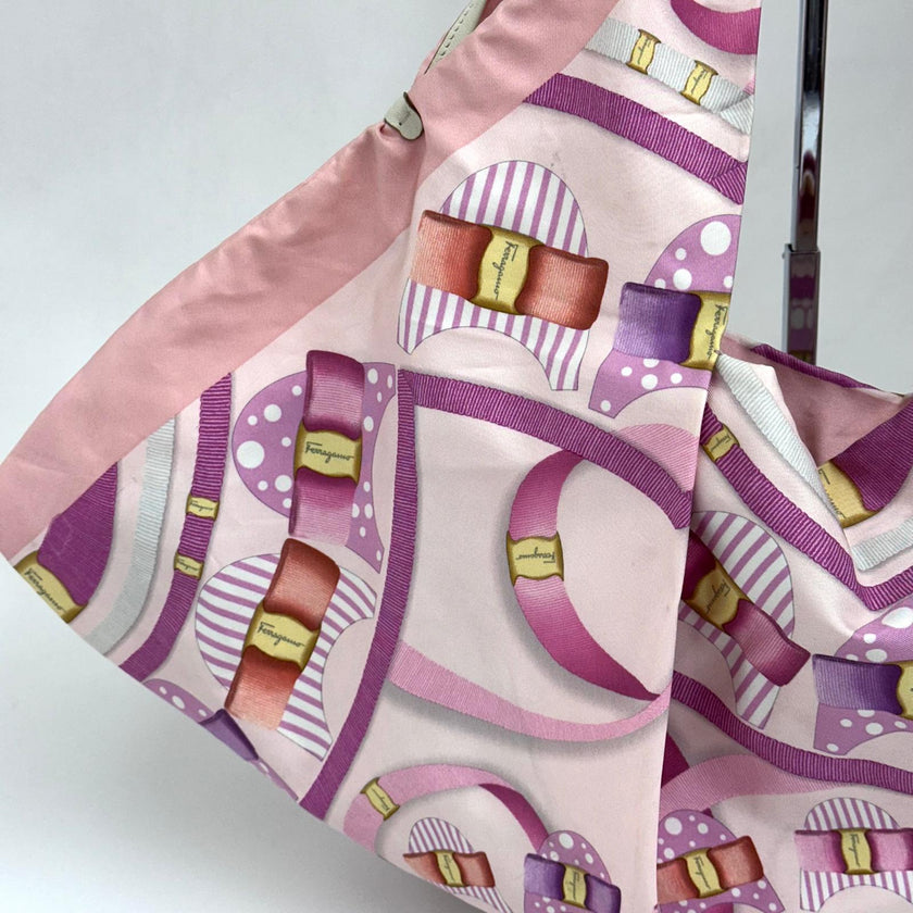 Salvatore Ferragamo Borsa a spalla shopper in seta stampa Vara rosa