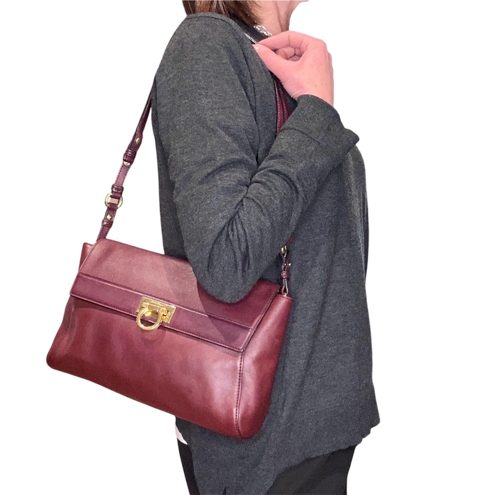 Salvatore Ferragamo Gancini borsa a due vie in pelle bordeaux