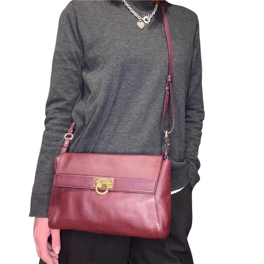 Salvatore Ferragamo Gancini borsa a due vie in pelle bordeaux