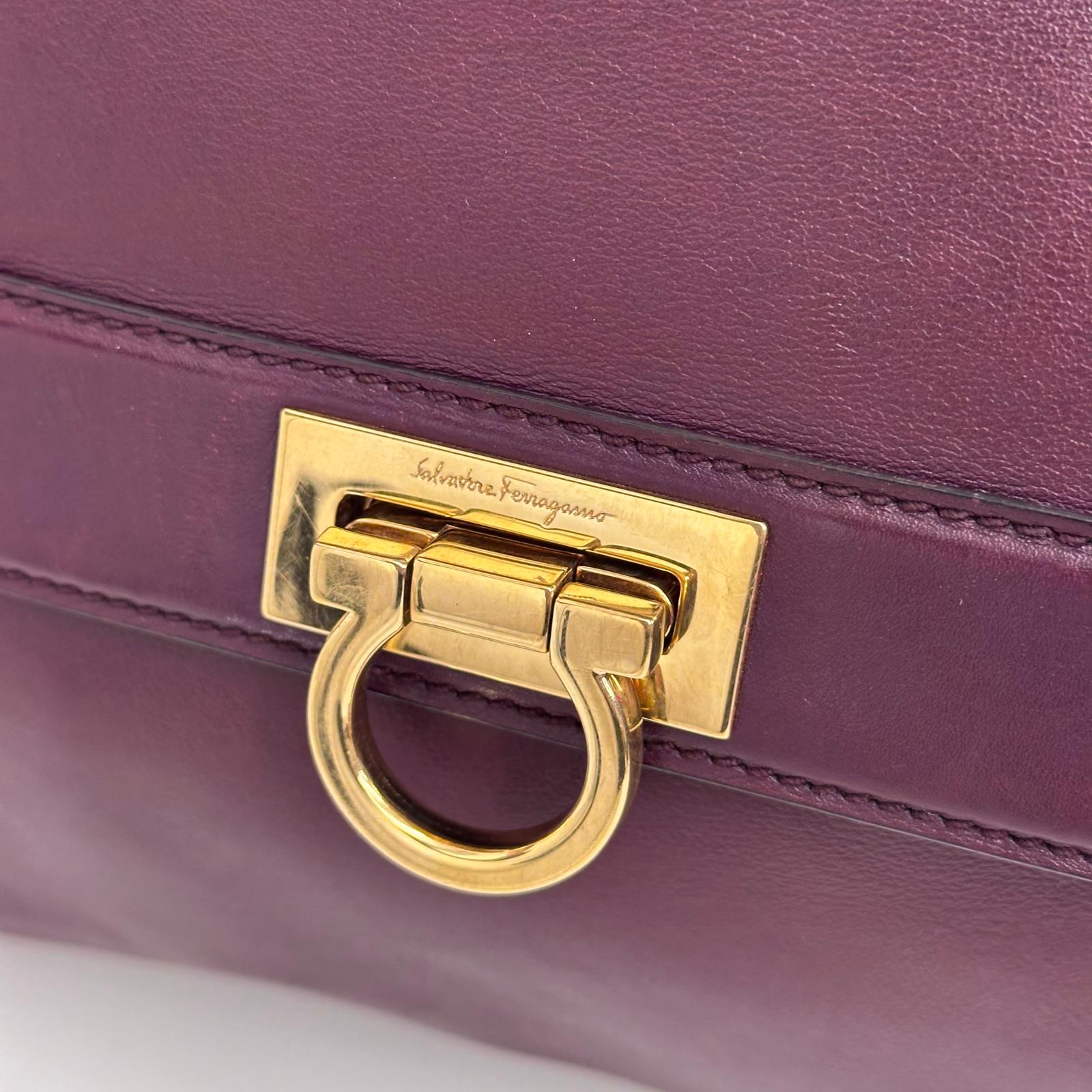 Salvatore Ferragamo Gancini borsa a due vie in pelle bordeaux