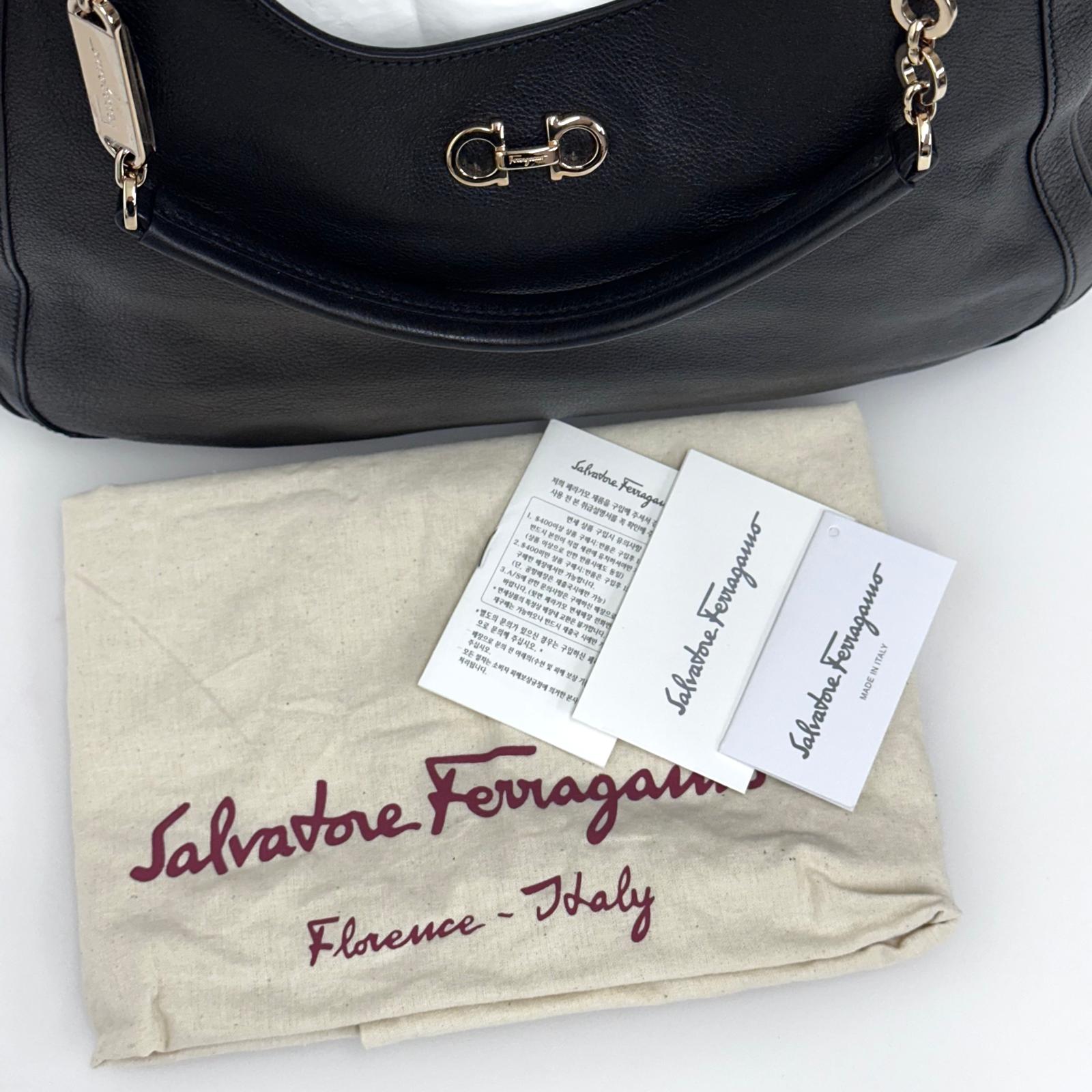 Salvatore Ferragamo borsa a spalla Hobo Gancini Betulla in pelle nera