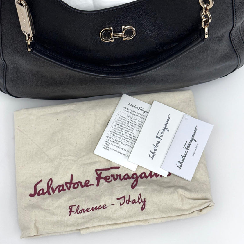 Salvatore Ferragamo borsa a spalla Hobo Gancini Betulla in pelle nera