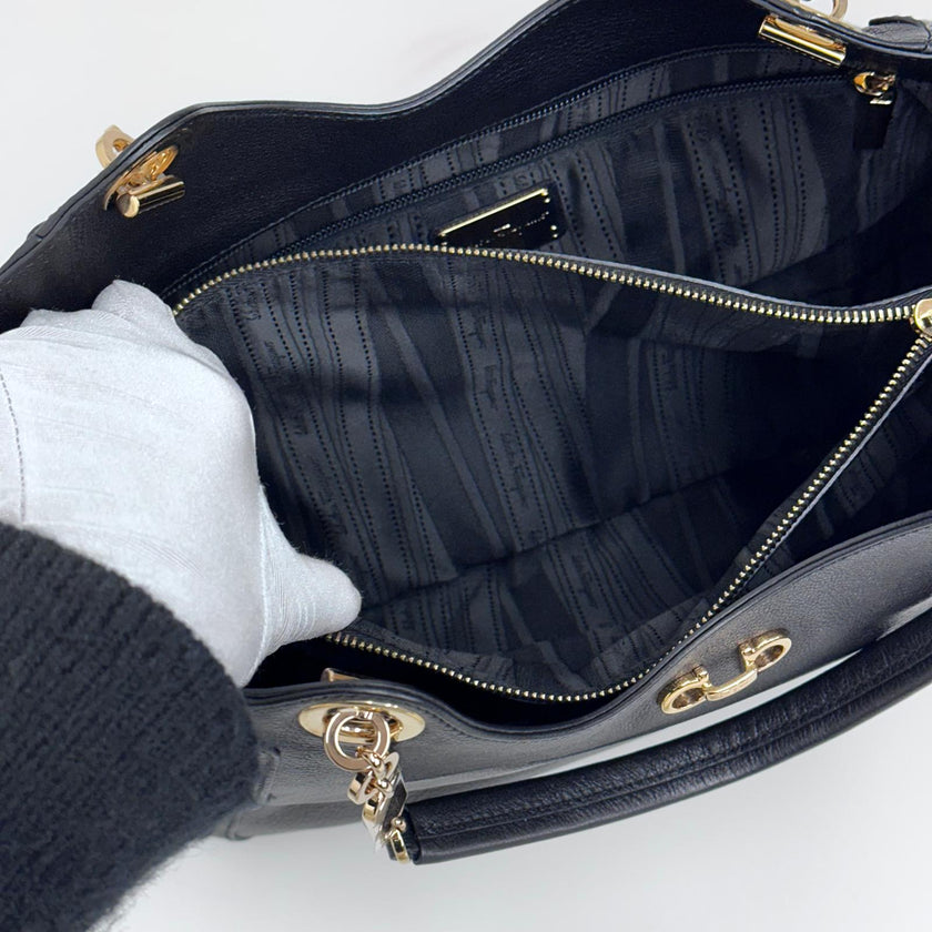 Salvatore Ferragamo borsa a spalla Hobo Gancini Betulla in pelle nera