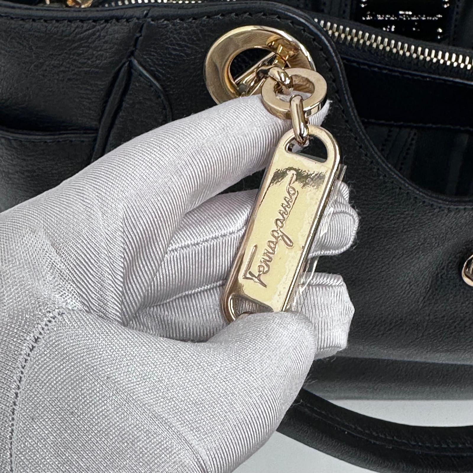 Salvatore Ferragamo borsa a spalla Hobo Gancini Betulla in pelle nera