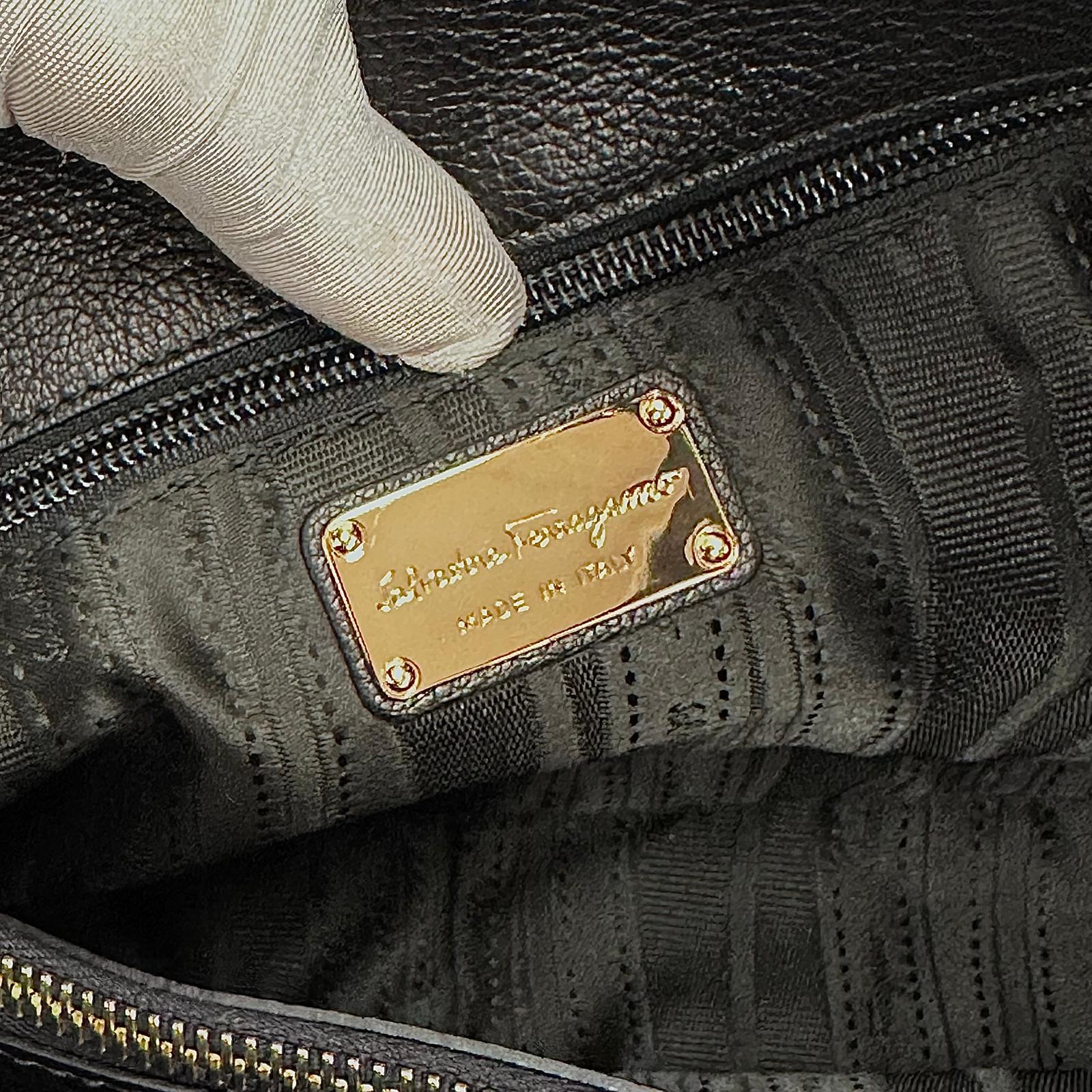 Salvatore Ferragamo borsa a spalla Hobo Gancini Betulla in pelle nera