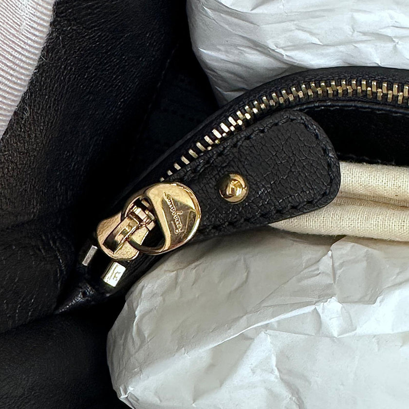 Salvatore Ferragamo borsa a spalla Hobo Gancini Betulla in pelle nera