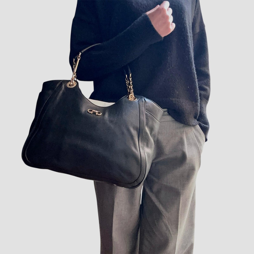 Salvatore Ferragamo borsa a spalla Hobo Gancini Betulla in pelle nera