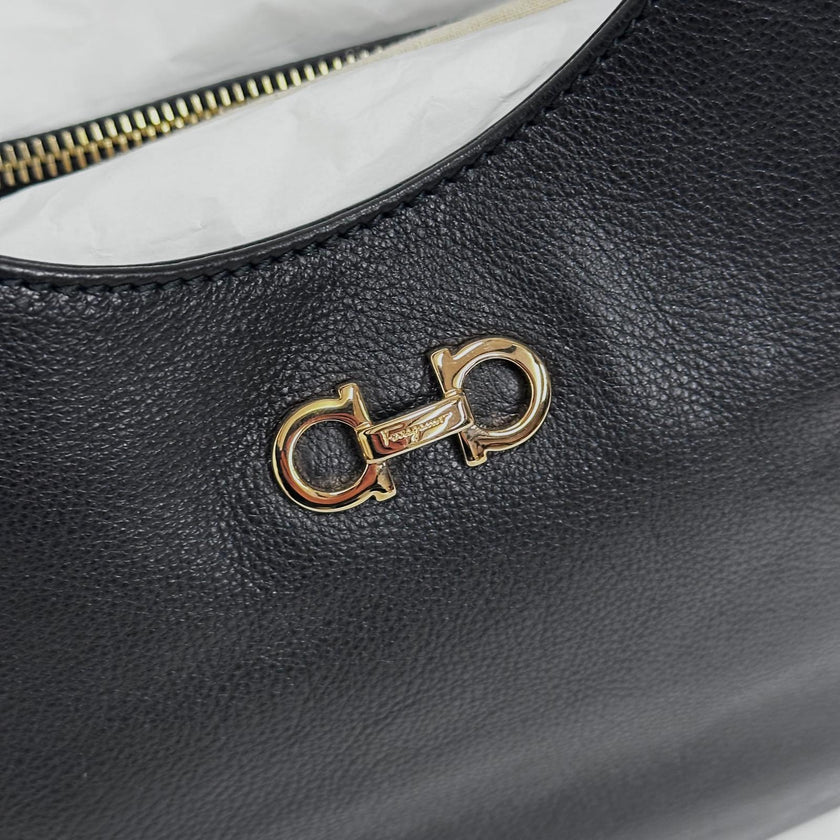 Salvatore Ferragamo borsa a spalla Hobo Gancini Betulla in pelle nera