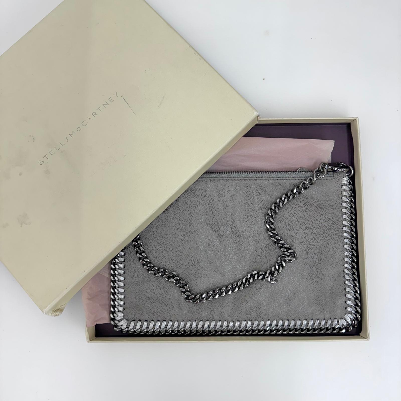 Stella McCartney Borsa Falabella Clutch grigia con catena