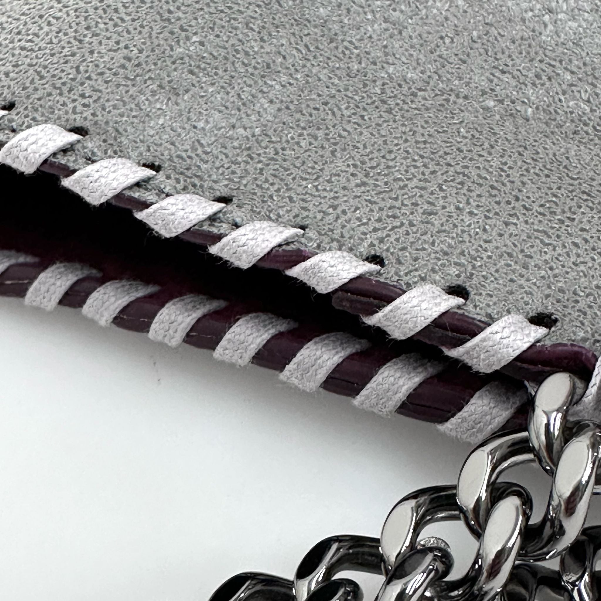 Stella McCartney Falabella Borsa a Fold Over Grigio Chiaro e Bordeaux