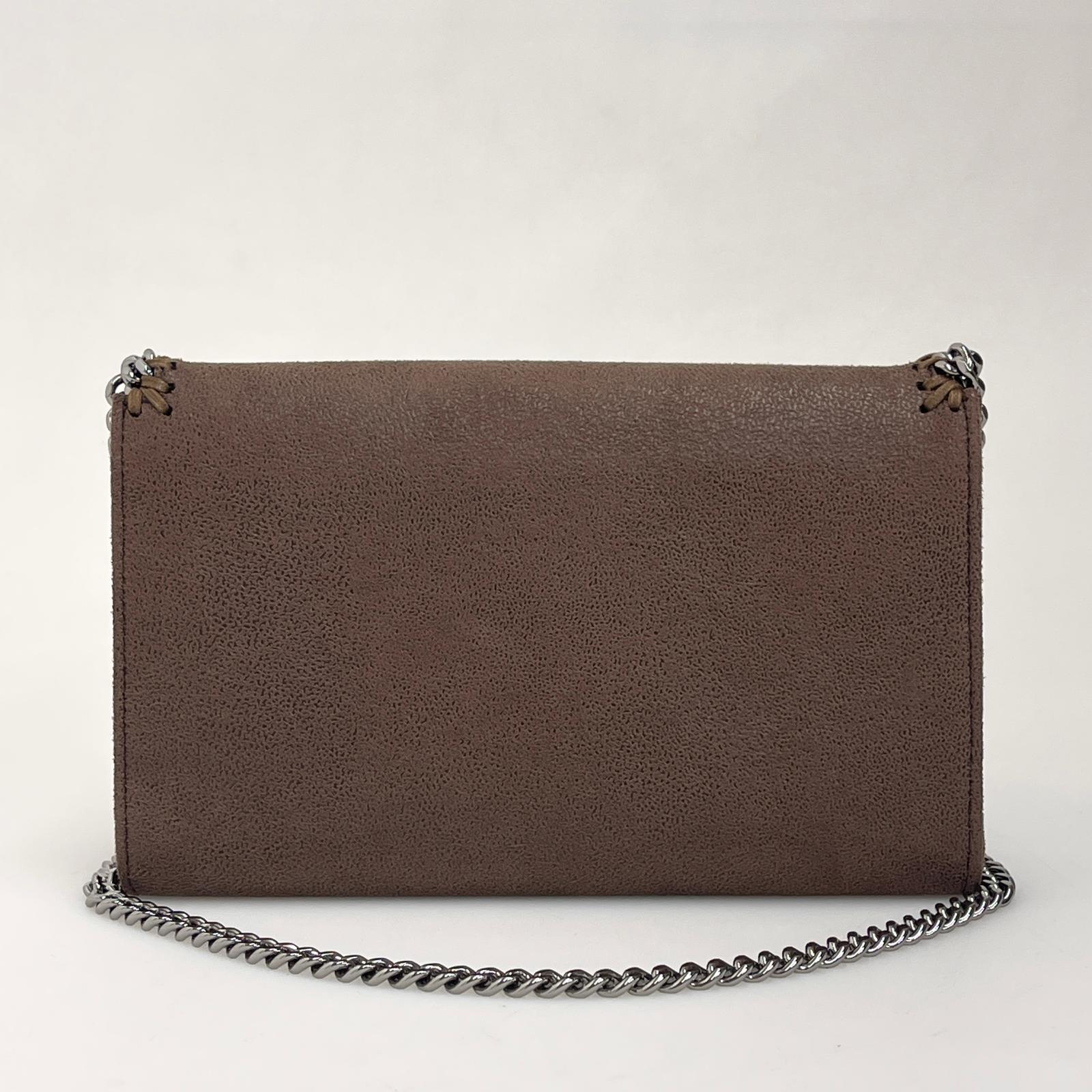 Borsa Stella McCartney Falabella Crossbody in Ecopelle Marrone con Catena Argentata