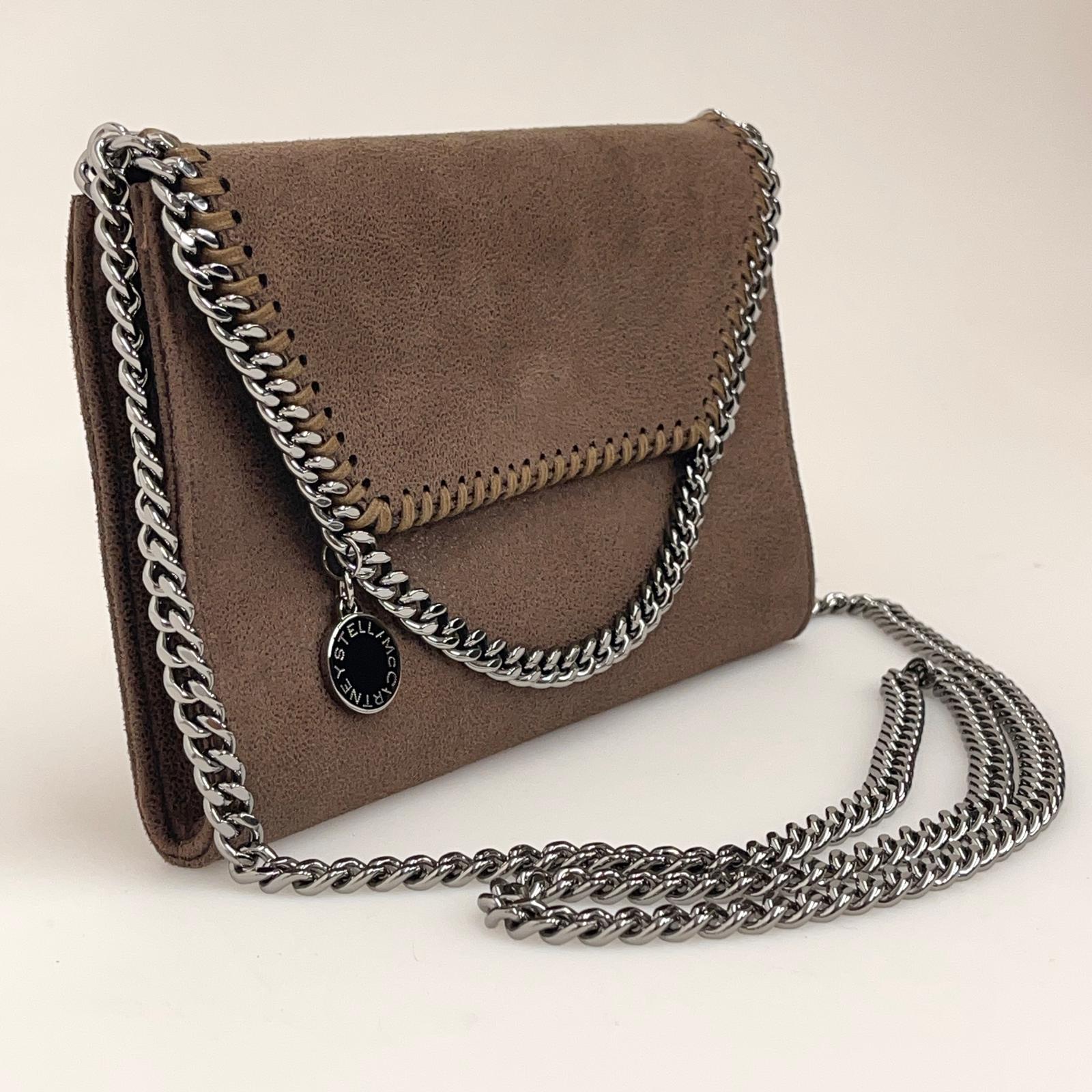 Borsa Stella McCartney Falabella Crossbody in Ecopelle Marrone con Catena Argentata