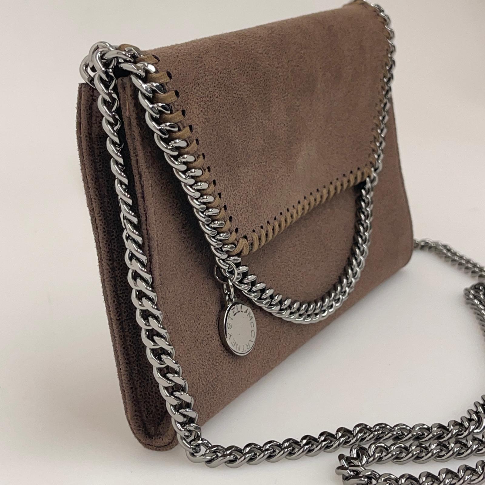 Borsa Stella McCartney Falabella Crossbody in Ecopelle Marrone con Catena Argentata
