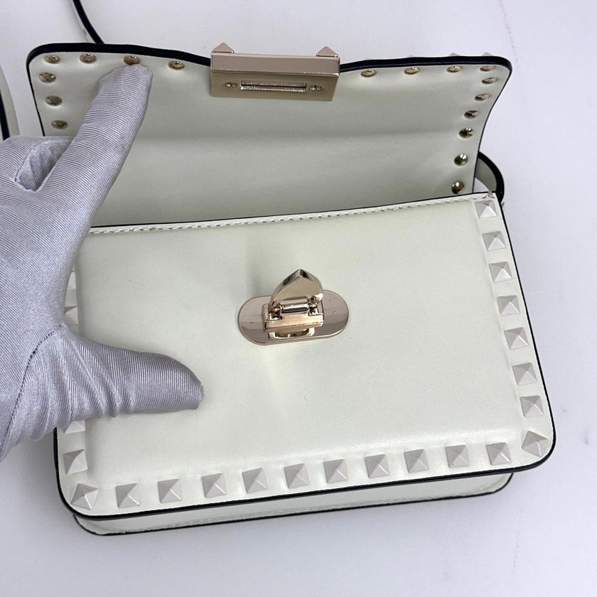 Valentino Garavani Borsa Rockstud a tracolla in pelle bianca