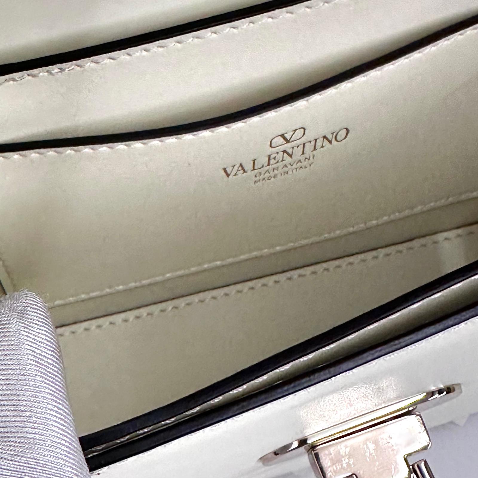 Valentino Garavani Borsa Rockstud a tracolla in pelle bianca