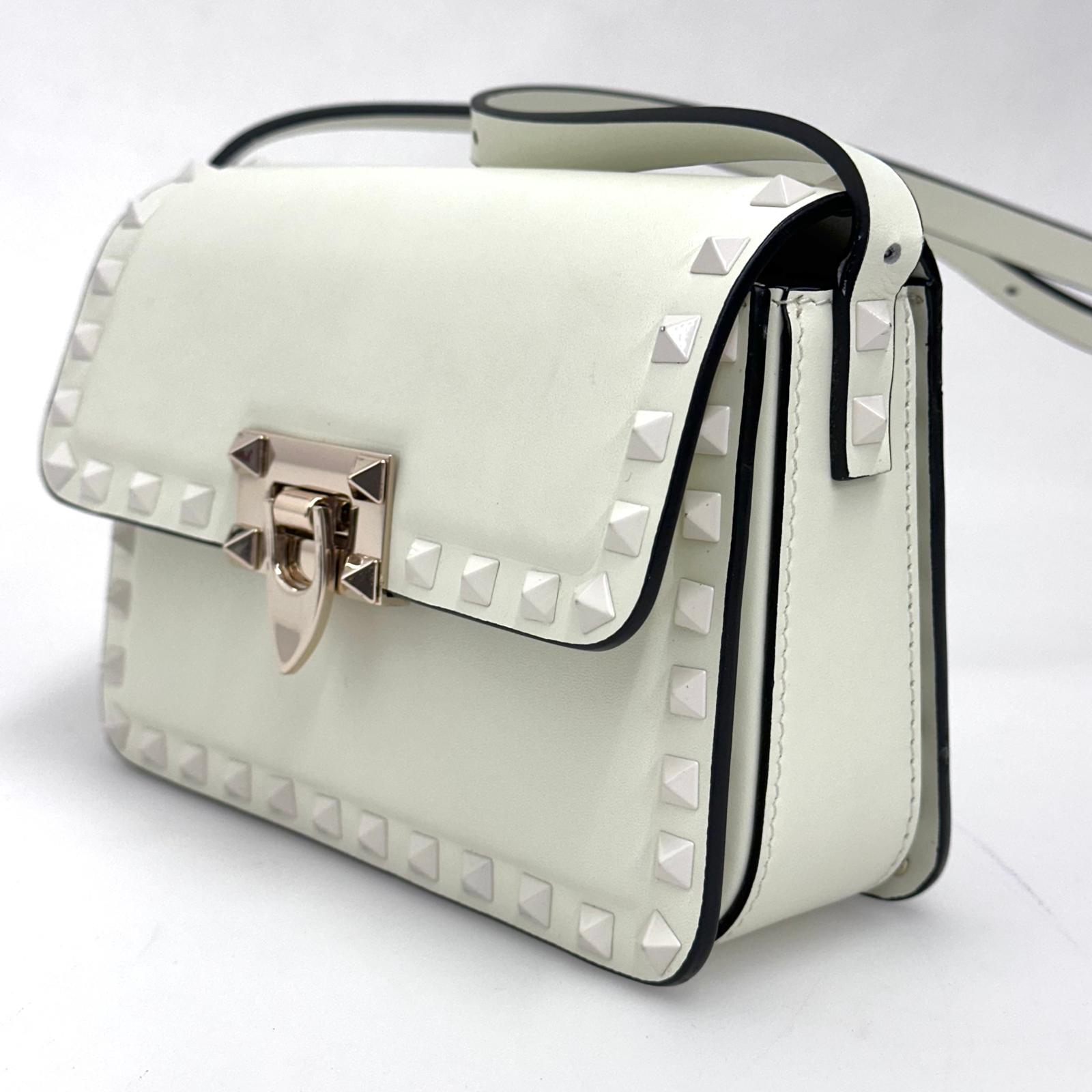 Valentino Garavani Borsa Rockstud a tracolla in pelle bianca