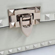Valentino Garavani Borsa Rockstud a tracolla in pelle bianca